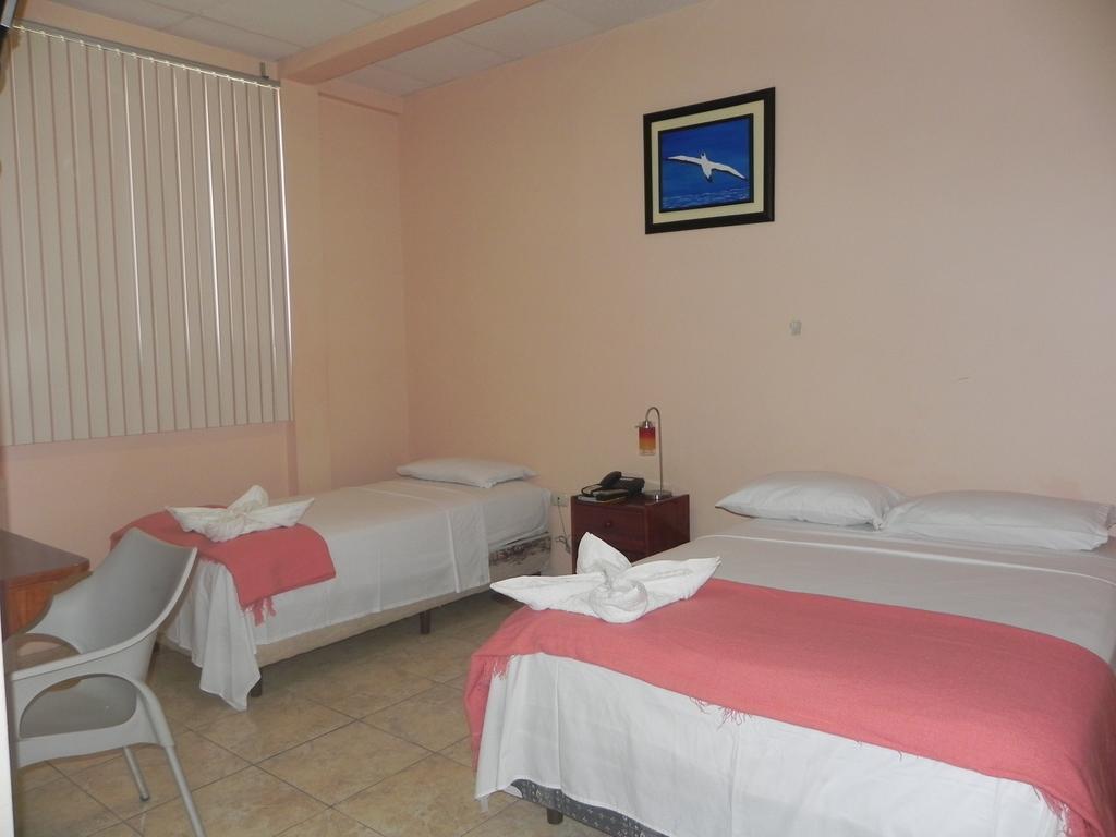 Hostal La Posada De Jose Carlos Puerto Baquerizo Moreno Room photo