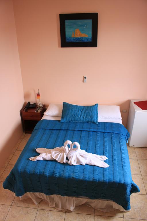 Hostal La Posada De Jose Carlos Puerto Baquerizo Moreno Exterior photo